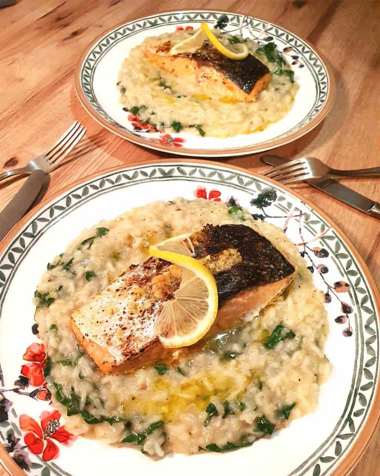 Read more about the article Cremiger Miso-Ruccola Risotto mit Lachs aus dem Ofen